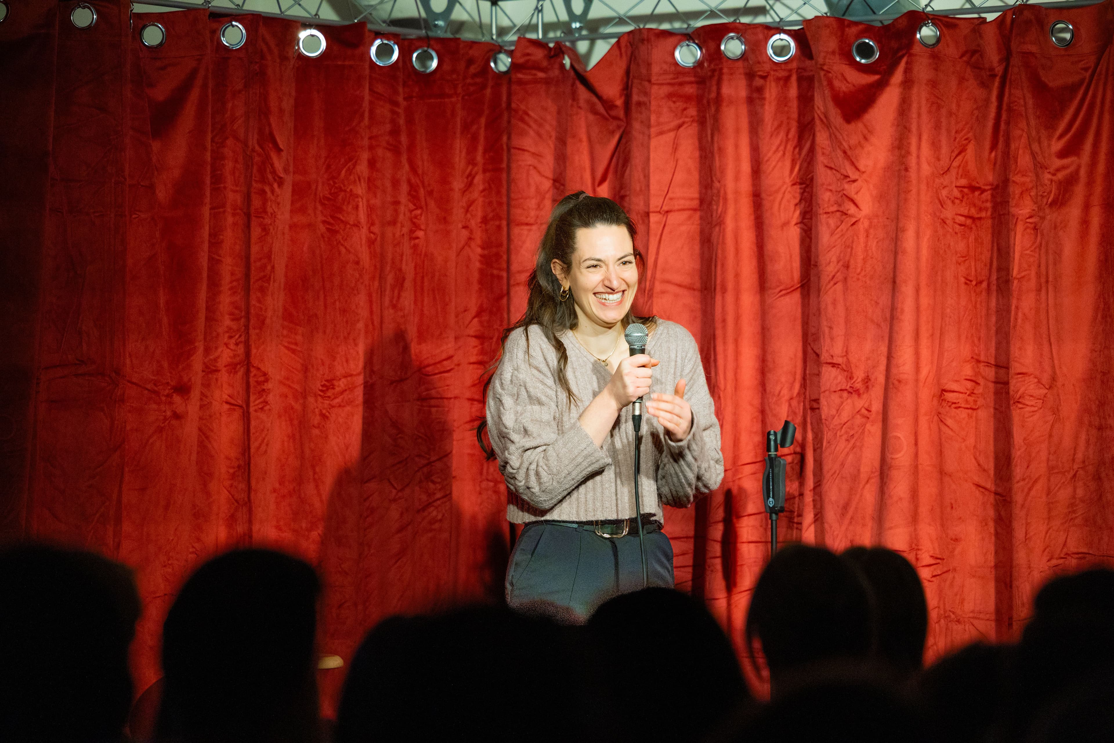 Die Show Regensburg Comedy Club. Hier mit Comedienne Lena Carola!